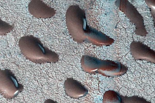 NASA satellite captures huge “bean” on Mars