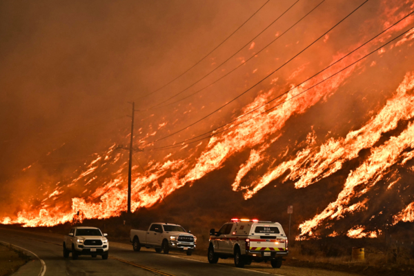 Los Angeles North New Fire Spreads to Over Ten Thousand Acres, 31,000 People Evacuated
