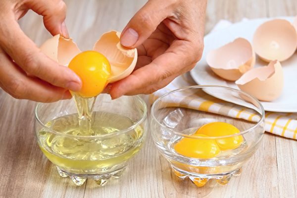 What does the color of egg yolk mean? Is a darker color more nutritious?
