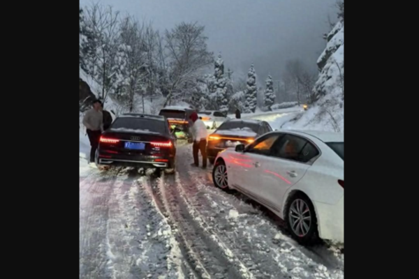 Peak period of mainlanders returning home, flights canceled as roads blocked by snowstorms