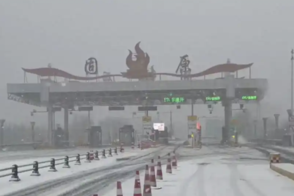 Cold Wave, Heavy Snow, and Dense Fog Hit Multiple Regions in China, Highways Closed, Trains Suspended.