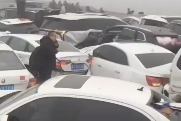 Multiple Vehicles Rear-Ended on Henan Taihui Expressway, Scene Video Exposed