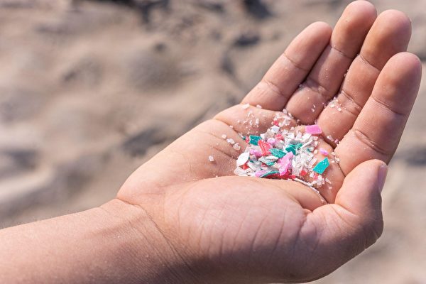 Japan Develops New Plastic that Decomposes Quickly in the Ocean to Reduce Marine Litter