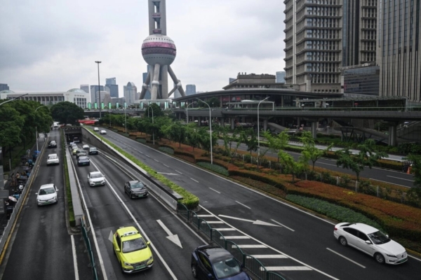 Shanghai Oriental Pearl Tower’s Glass Deck Sparks heated discussion