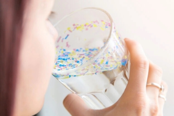 Study: Opening food and beverage packaging leads to microplastic pollution.