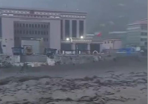 17 people missing due to sudden mudslide at the Gyirong Port in Tibet