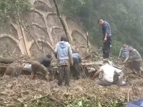 Landslide on road in Pu’er, Yunnan results in 5 deaths.