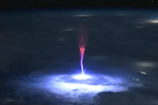 North American Thunderstorms: NASA Astronauts Stunned by Giant “Red Sprites”