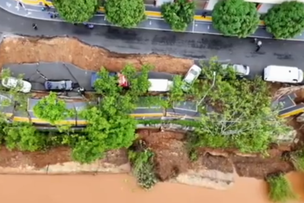 Road collapse in Lijiang section of Wenshan, Yunnan, 13 households evacuated
