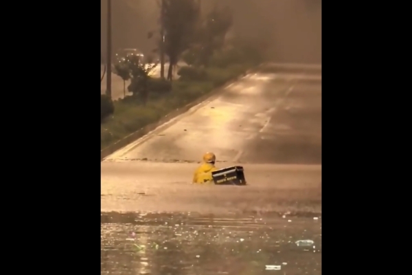 Chongqing Rainstorm: Female Security Guard Swept Away, Sanitation Worker Struck by Lightning and Dies
