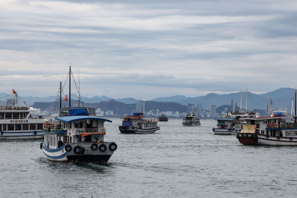 Vietnamese tourist boat capsizes, at least 8 dead