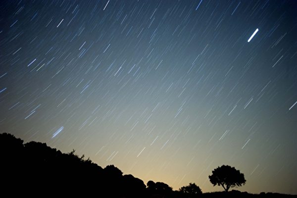 Meteor Shower Duet to Light Up the Sky – Perfect Timing for Summer Stargazing