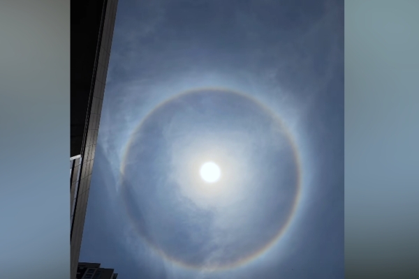 China experiences high temperatures “roasting test,” huge sun halo appears in Xi’an