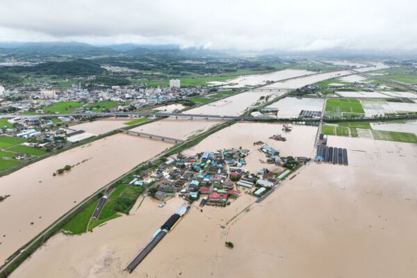 Photo Gallery: Record-breaking Heavy Rainfall Hits South Korea, 4 Dead and 1 Missing