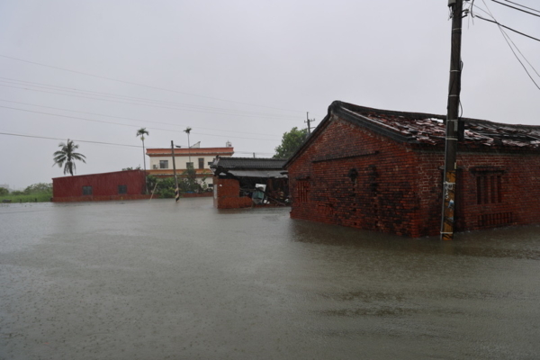 Central and Southern Taiwan Hit by Heavy Rain, Four Counties and Cities to Suspend Work and Classes on the 29th