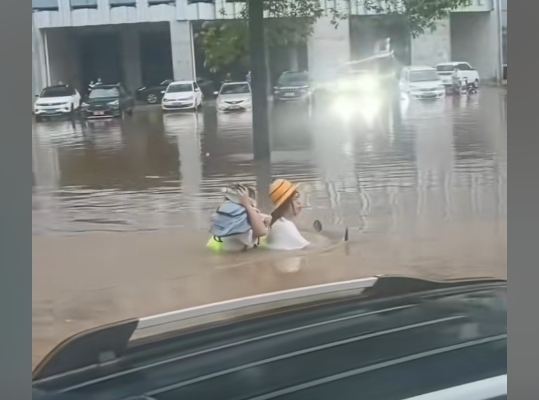 Severe Flooding Hits Guangdong, While Henan Suffers from Drought.