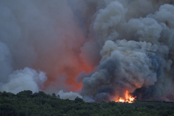 Photo Series: Largest Wildfire in 80 Years in Southern France Results in 1 Death and 13 Injuries