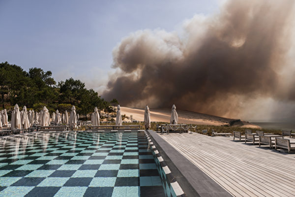 13 wounded in France wild fire, area larger than Paris.