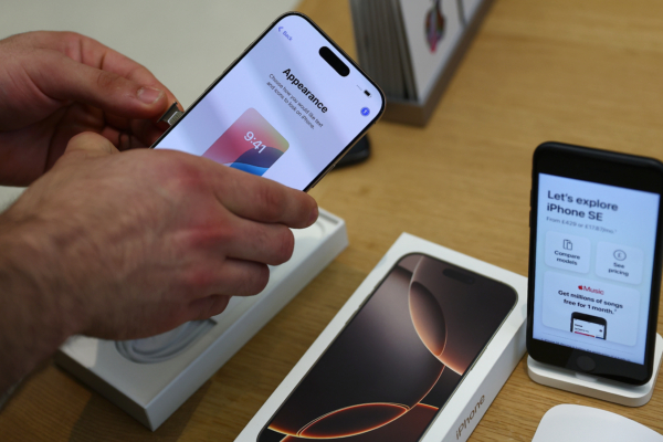 British Authorities Bust Crime Syndicate Suspected of Smuggling Stolen Mobile Phones to China