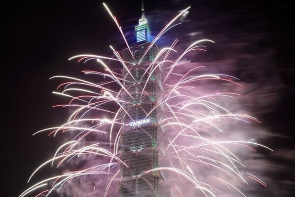 Taipei 101 National Day Fireworks Show with 500 Drones for the First Time
