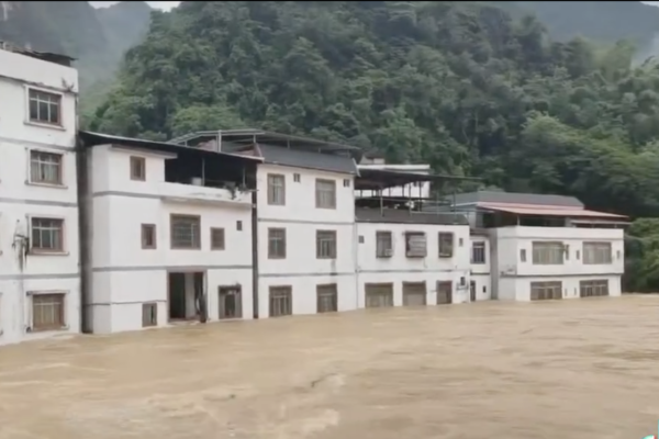22 rivers in Guangxi Province have flooded, people criticize authorities for downplaying the disaster.